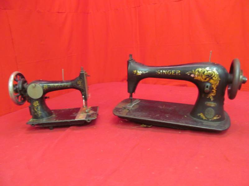 lot 60 image: sewing machine
