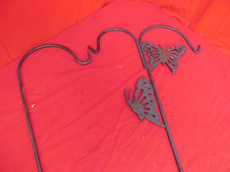 lot 72 image: sheppard hooks