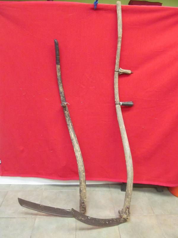 lot 79 image: hay knife