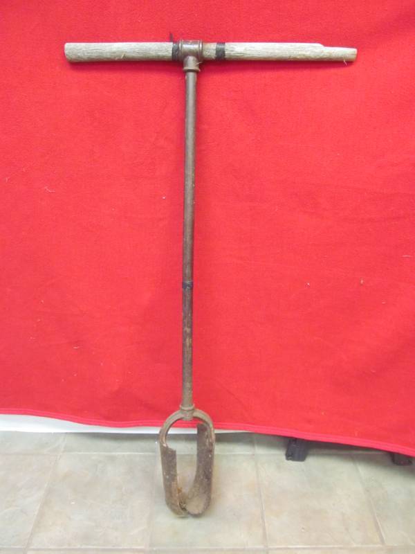 lot 80 image: post hole digger