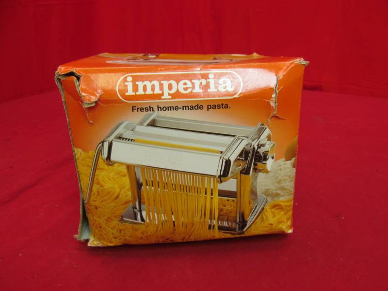 lot 101 image: pasta maker
