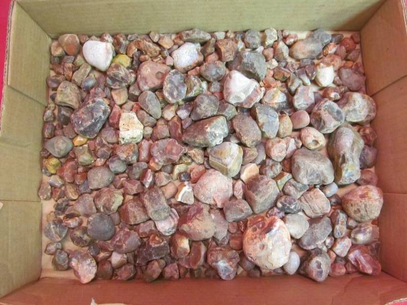 lot 112 image: Agates