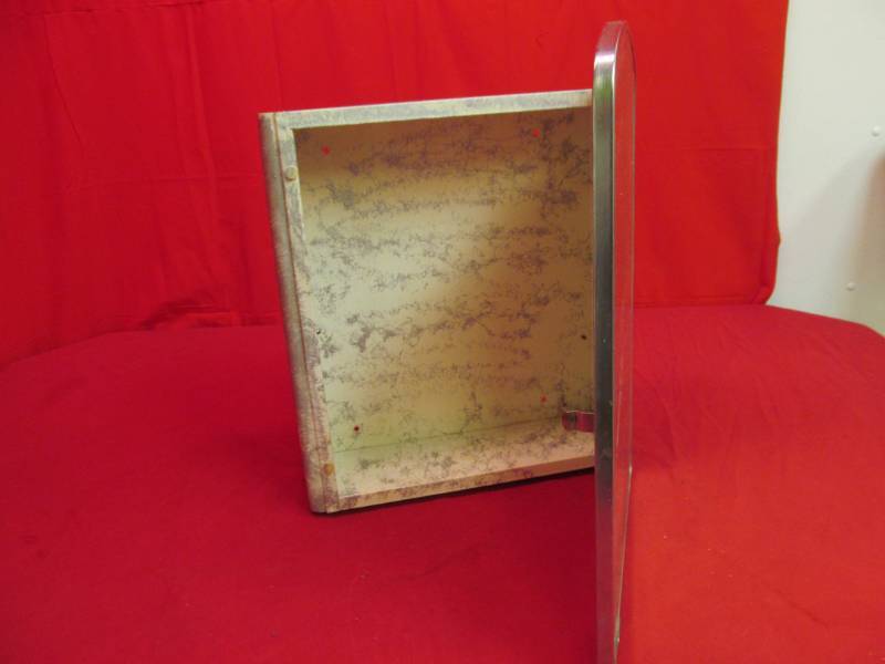 lot 124 image: cabinet