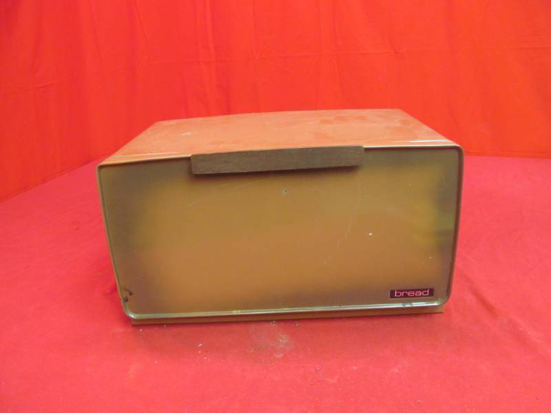 lot 128 image: bread box