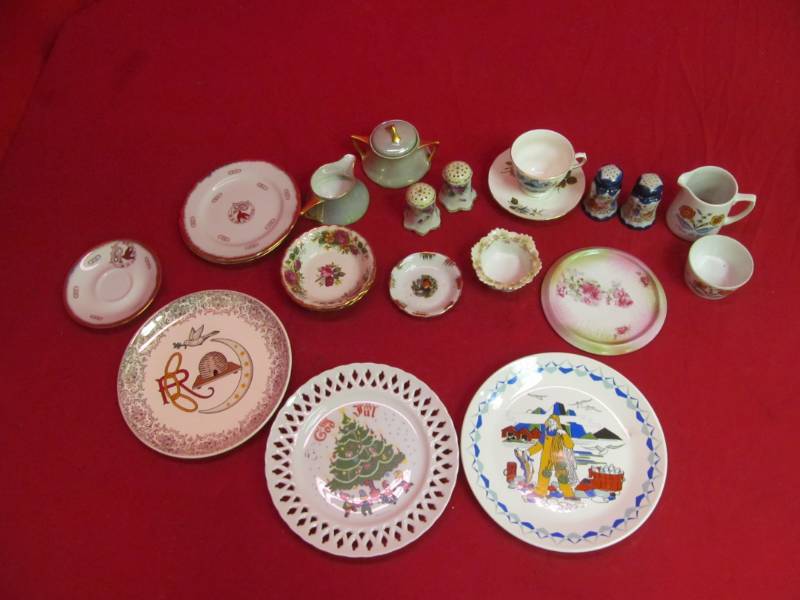 lot 160 image: table setting