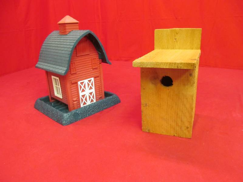 lot 162 image: bird house