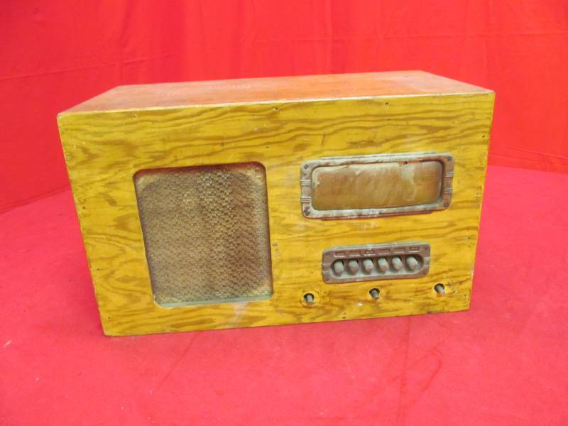 lot 164 image: radio