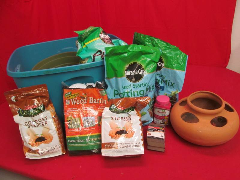 lot 165 image: garden supplies