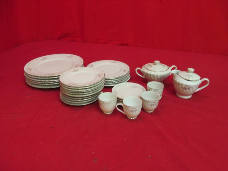 lot 166 image: table setting