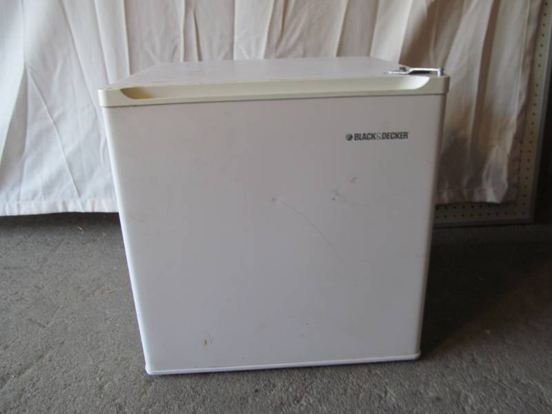 lot 201 image: refrigerator