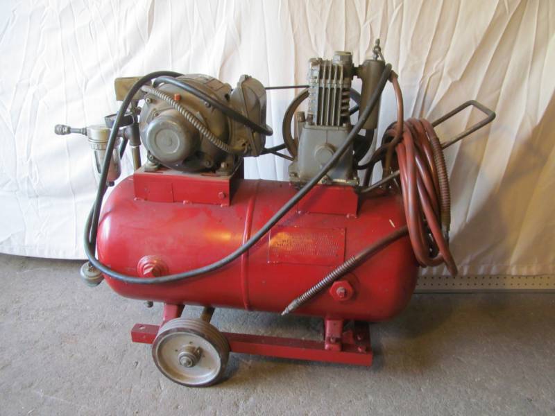 lot 207 image: tools