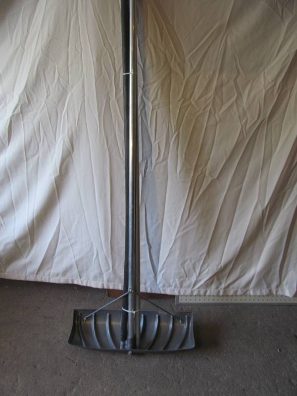 lot 209 image: roof rake