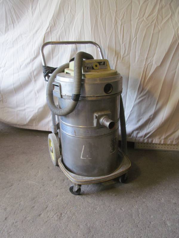 lot 210 image: vacuum