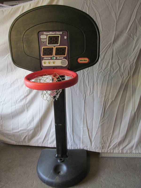 lot 212 image: basket ball hoop