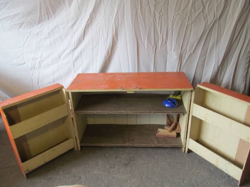 lot 215 image: chest