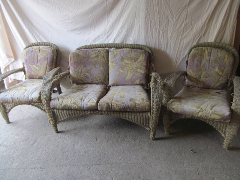 lot 219 image: patio furniture