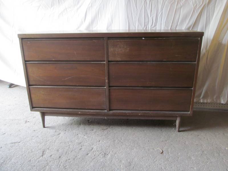 lot 220 image: dresser