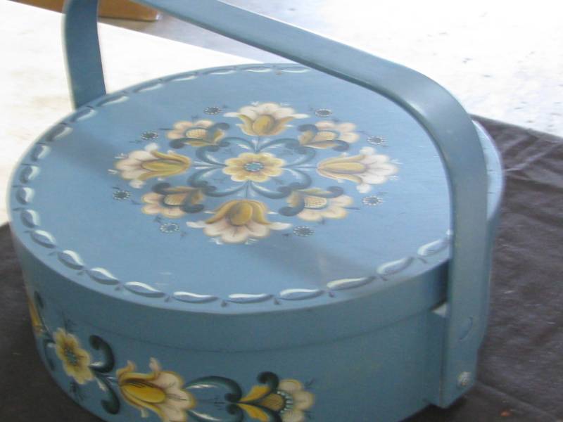 Rosemaled Round Box