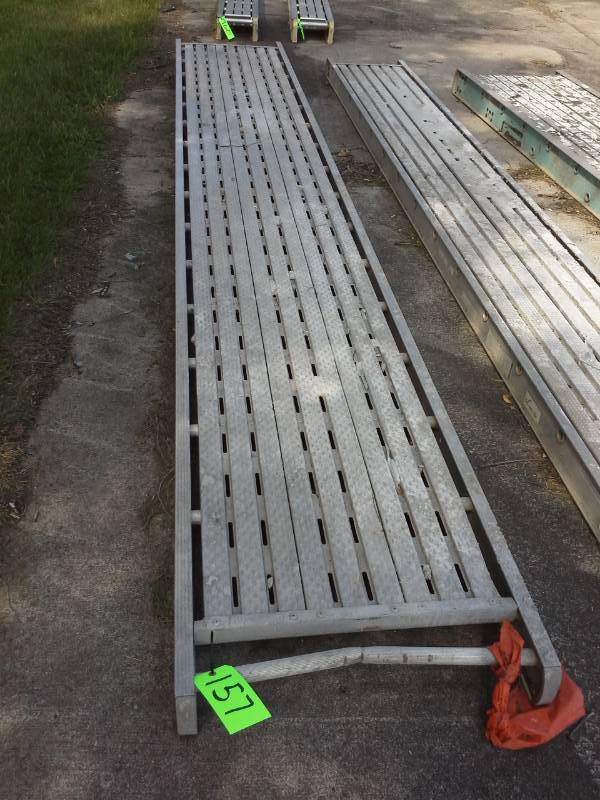 lot 157 image: Green Bull Aluminum Plank - 16
