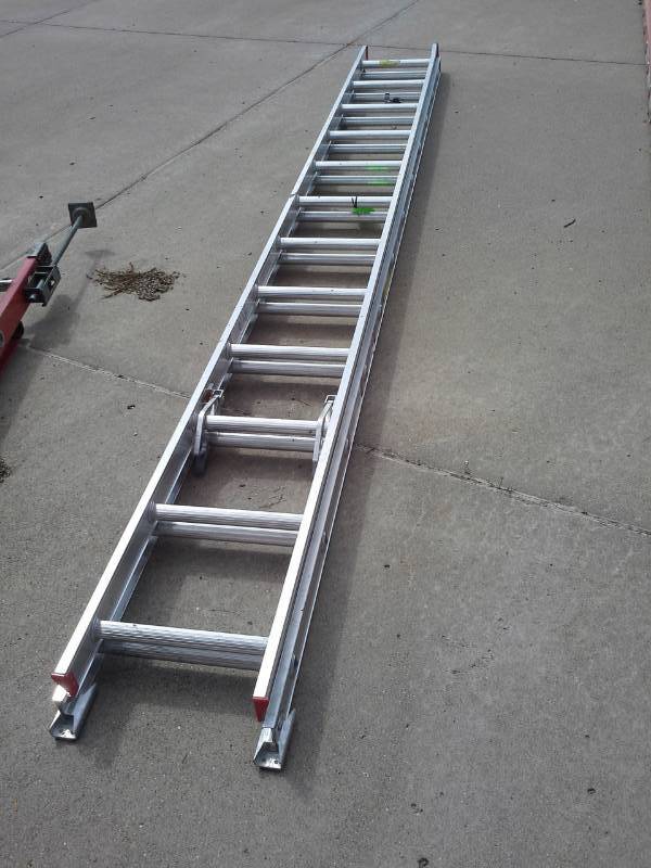 lot 168 image: Werner 24 Aluminum Extension Ladder