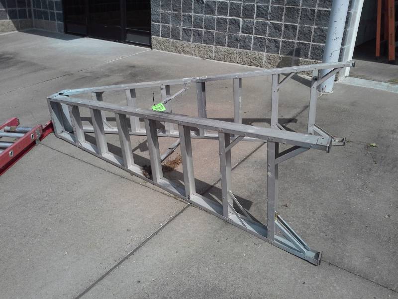 lot 170 image: Werner 8 T408 Aluminum Step Ladder