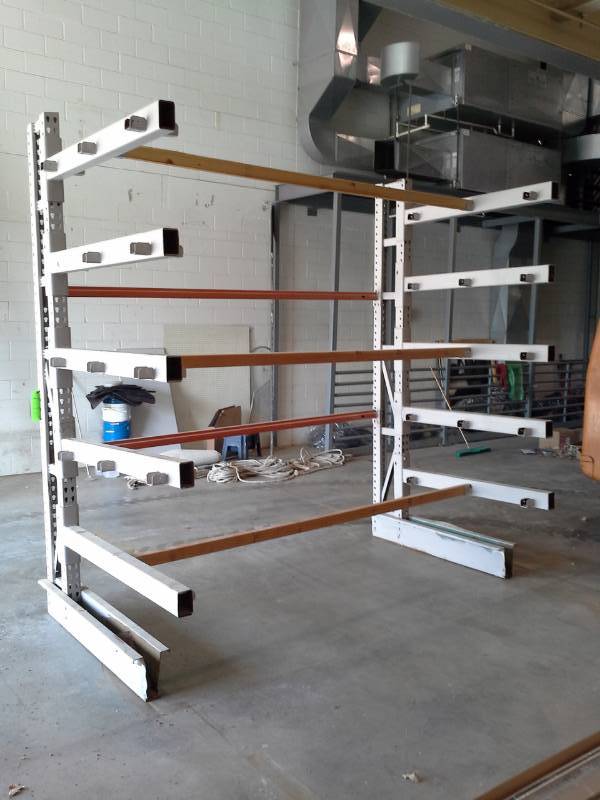 lot 173 image: Free-standing Cantilever Shelving Unit