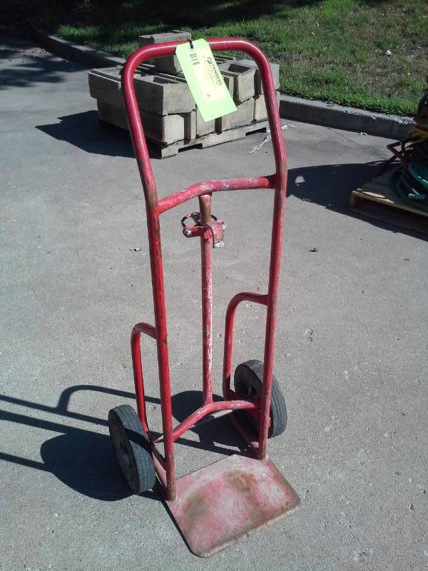 lot 8 image: Two-Wheeled Barrel Cart