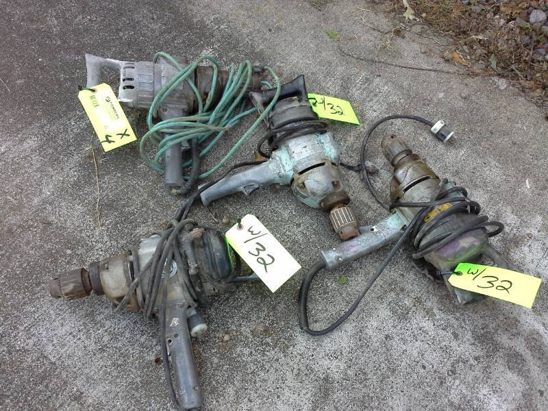 lot 32 image: Four Heavy Duty Black & Decker Drills