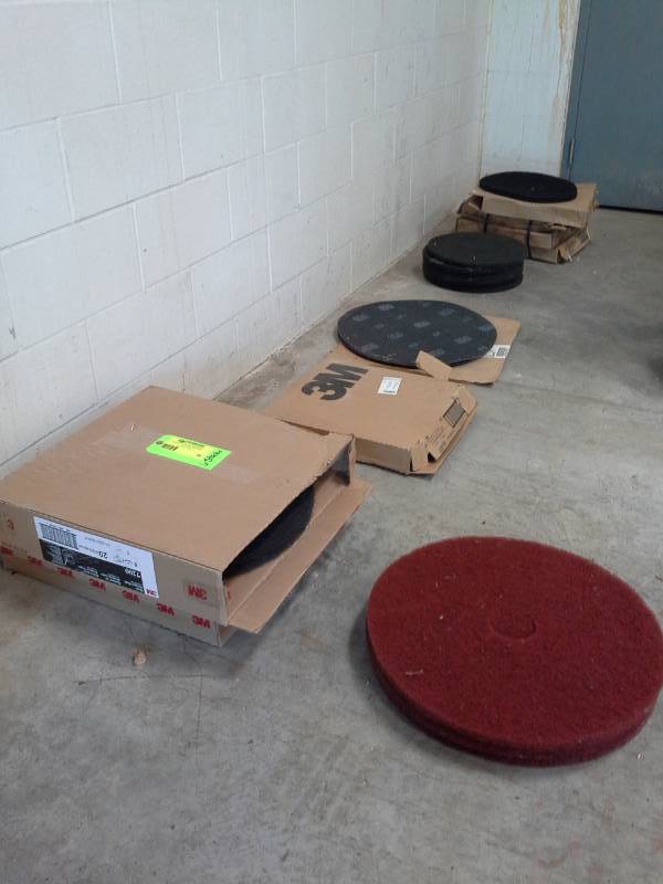 lot 50 image: Various Abrasive Pads
