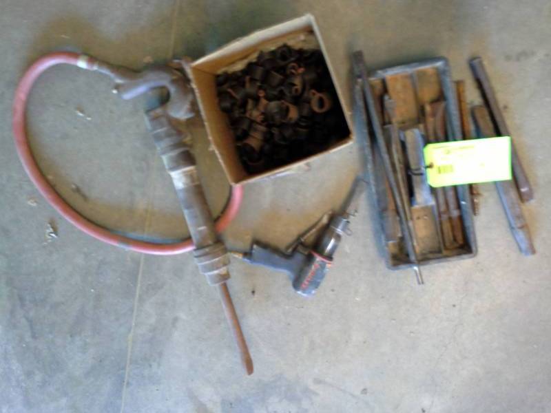 lot 86 image: Air Chisels Lot
