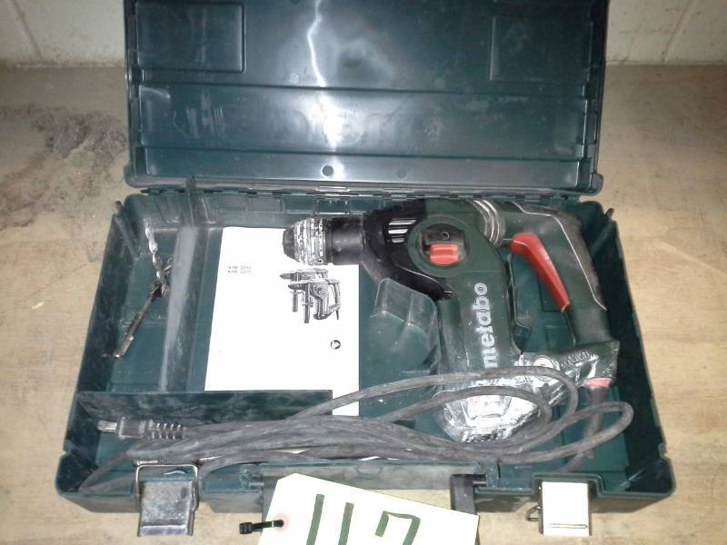 lot 117 image: Metabo KHE 3250 Rotary Hammer