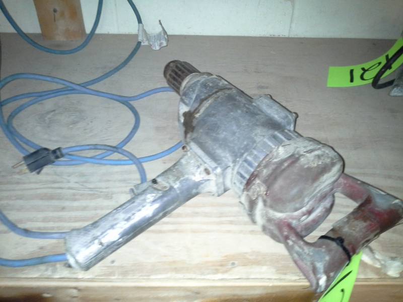 lot 122 image: Black & Decker Drill