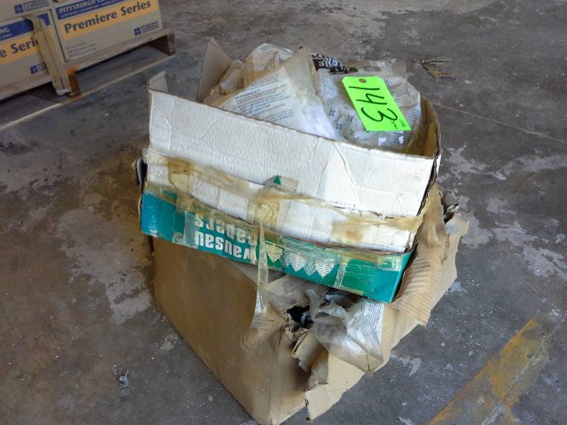 lot 143 image: Large Quantity of Glass Block Spacers