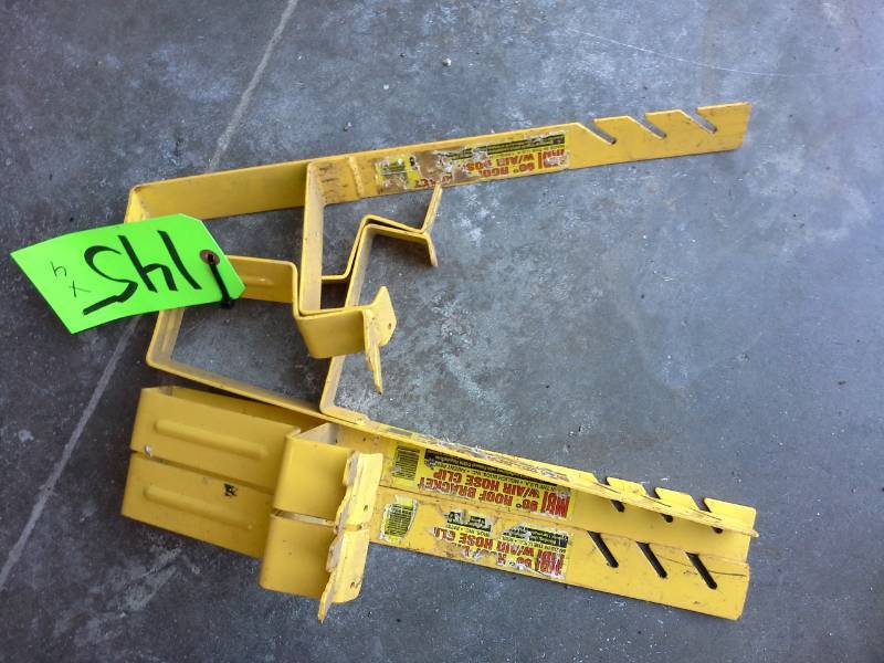 lot 145 image: Four 90 Degree Roof Brackets with Air Hose Clip