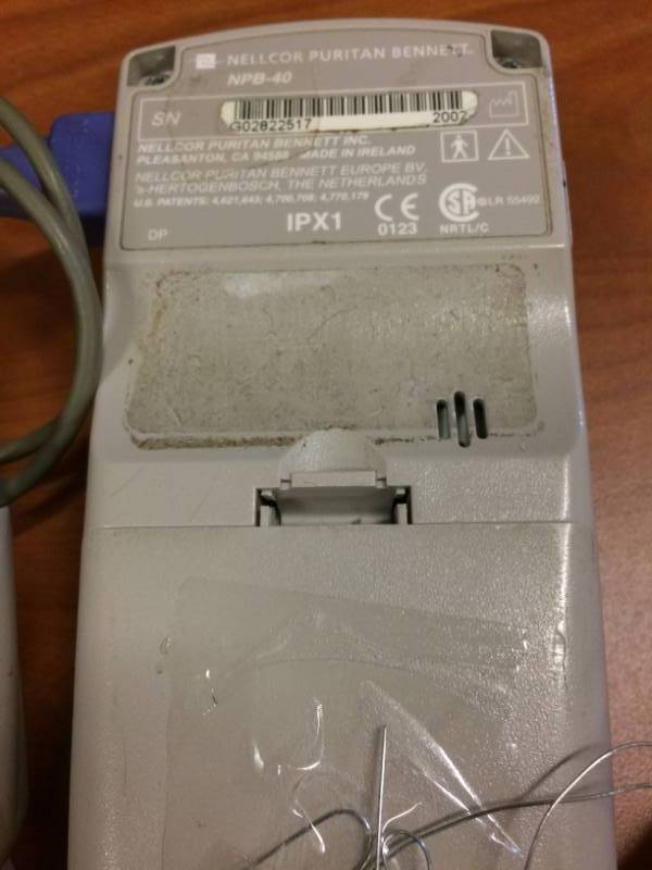 lot 8 image: Nellcor Puritan Bannett NPB-40 Handheld Oximeter Pulse SpO2 Monitor & Finger Sensor