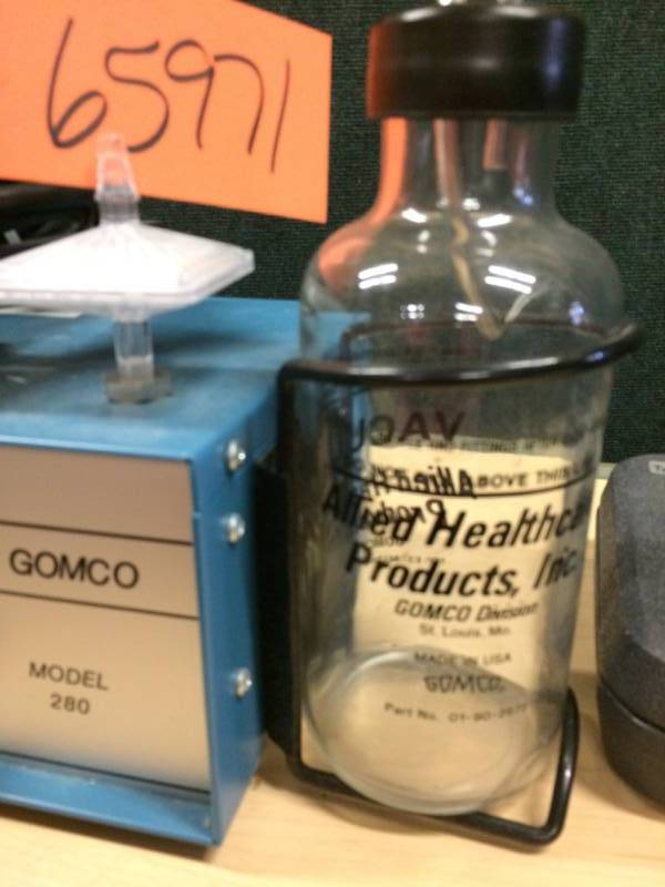 lot 12 image: Retails Used $400 Gomco Model 280 Suction Pump Portable Tabletop Compact Aspirator with Glass Collection Bottle - Super Condition