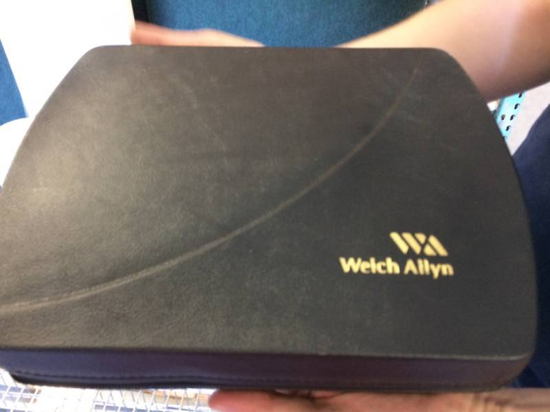lot 30 image: Sells For $600 Welch Allyn Curved MacIntosh Fiber Optic Laryngoscope Blades Kit&nbspLaryngoscopy Handles Throat Scopes