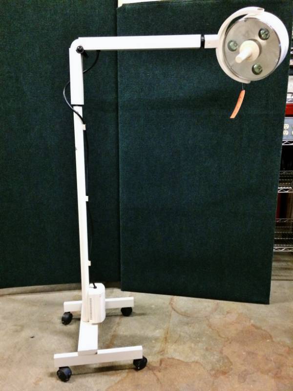 MSRP $800 Welch Allyn 44200 LS200 Mobile Minor Surgery Procedure Light - Excellent Conditon