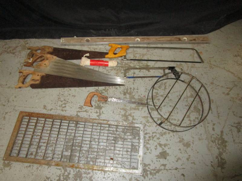 lot 21 image: 6 Handsaws, level, rope, Grate