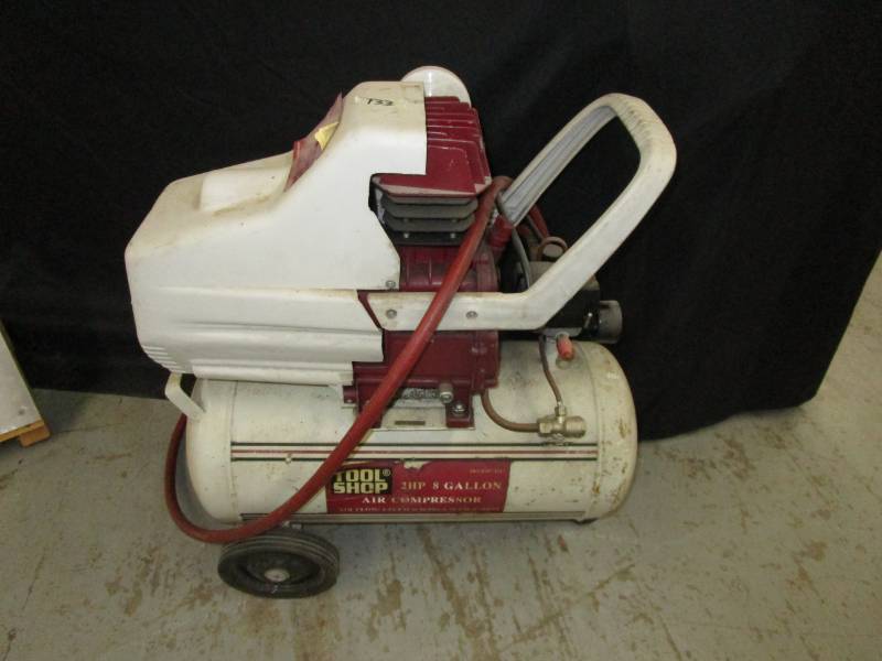 lot 30 image: Tool Shop 2 HP 8 Gallon Air Compressor
