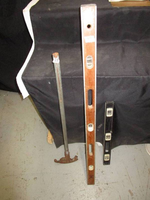 lot 44 image: 4Ft and 2Ft Level, Pipe Bender