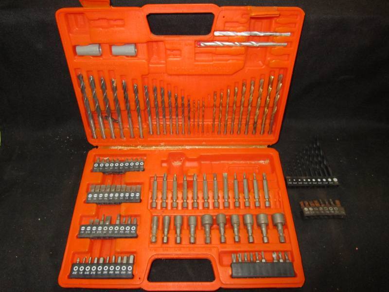 lot 86 image: 115Pc Drill and Power Bit Set