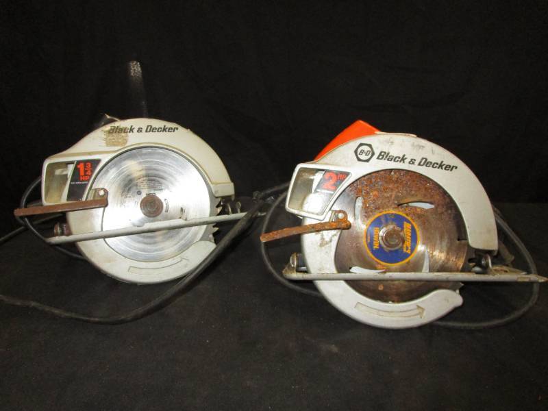 lot 110 image: 2 Black & Decker circular saws