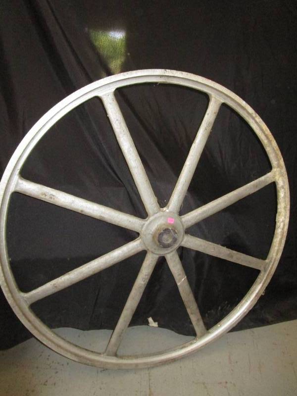 lot 120 image: 35.5 aluminum wheel