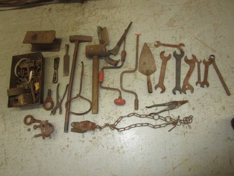 lot 169 image: Large lot of misc old tools etc