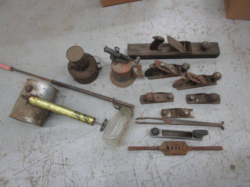 lot 171 image: 6 wood planes, sprayers and misc