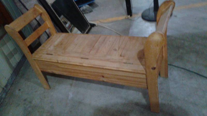 lot 9 image: Unfinished Wood Bench, Opens But No Storage