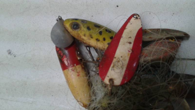 lot 59 image: Lot Of Vintage Fishing Lures, Used, Knotted Together, Show Wear, Marks