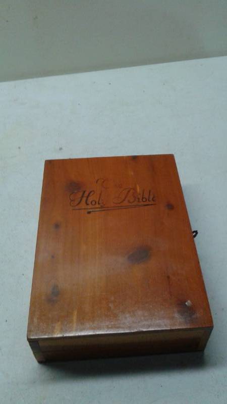 lot 60 image: Vintage Memorial Bible And Box, Has Someones Name In It