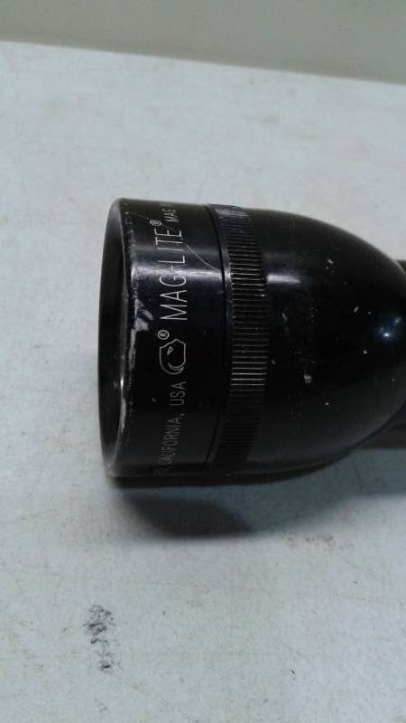 lot 68 image: Large Mag Lite Flash Light, Used, Some Wears, Works